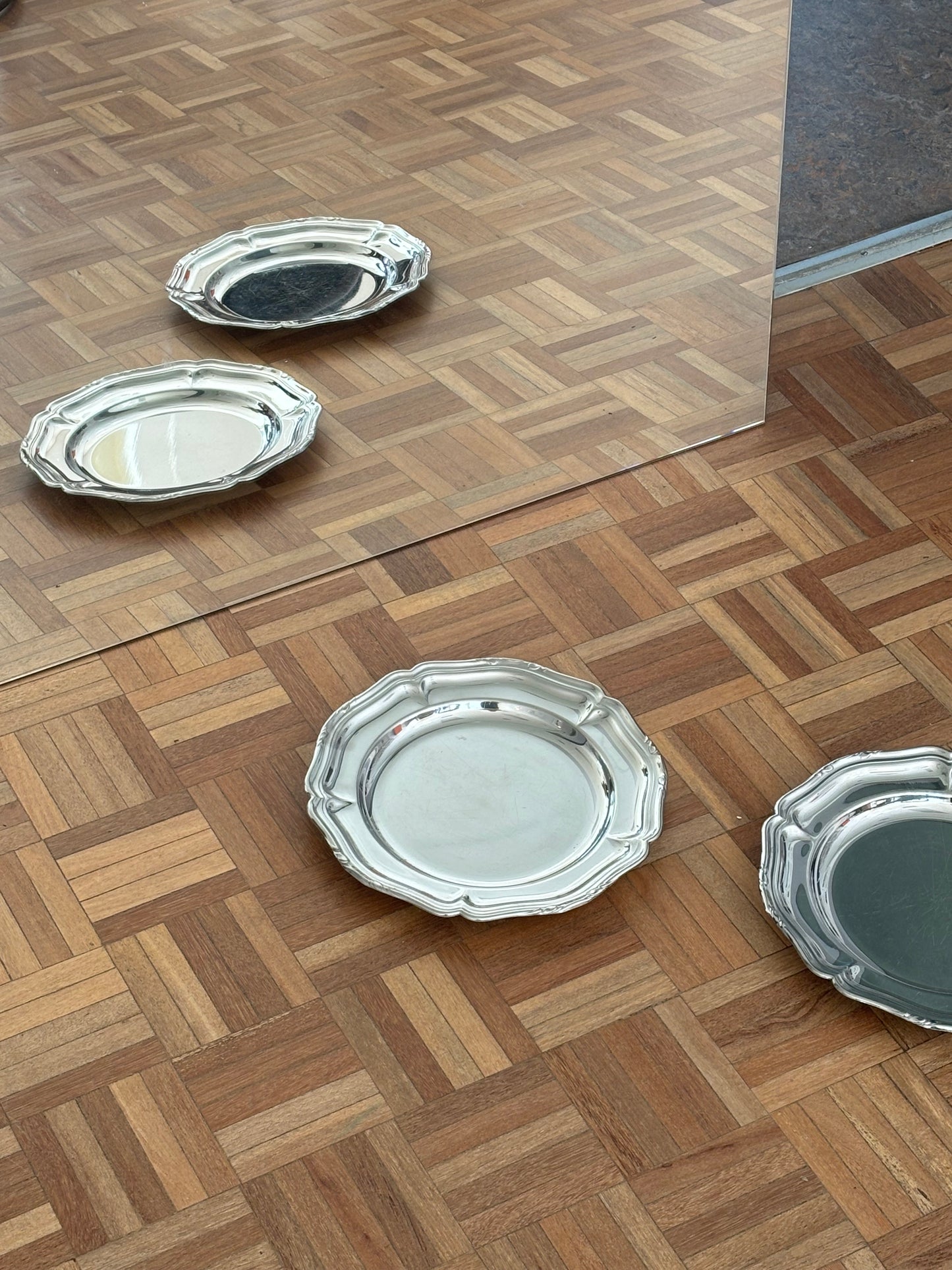 round dish