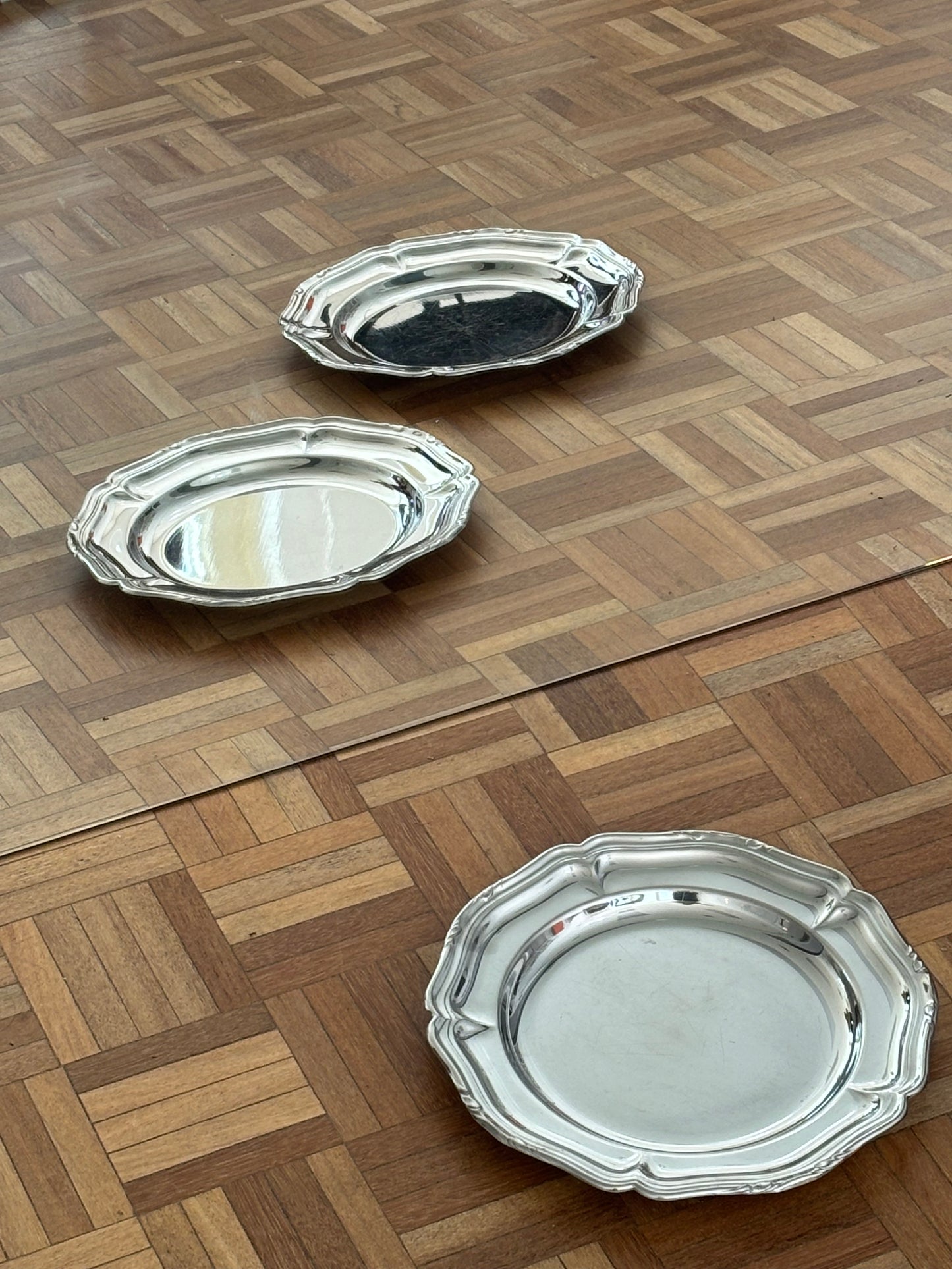 round dish
