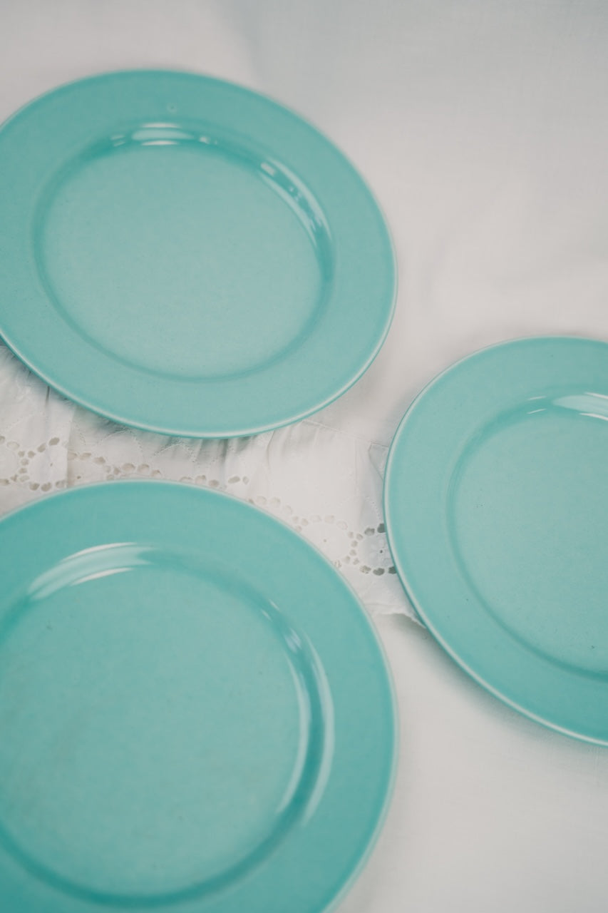 five turquoise plates