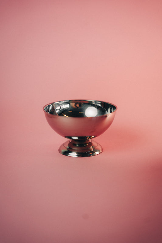 coupe with ribbed foot