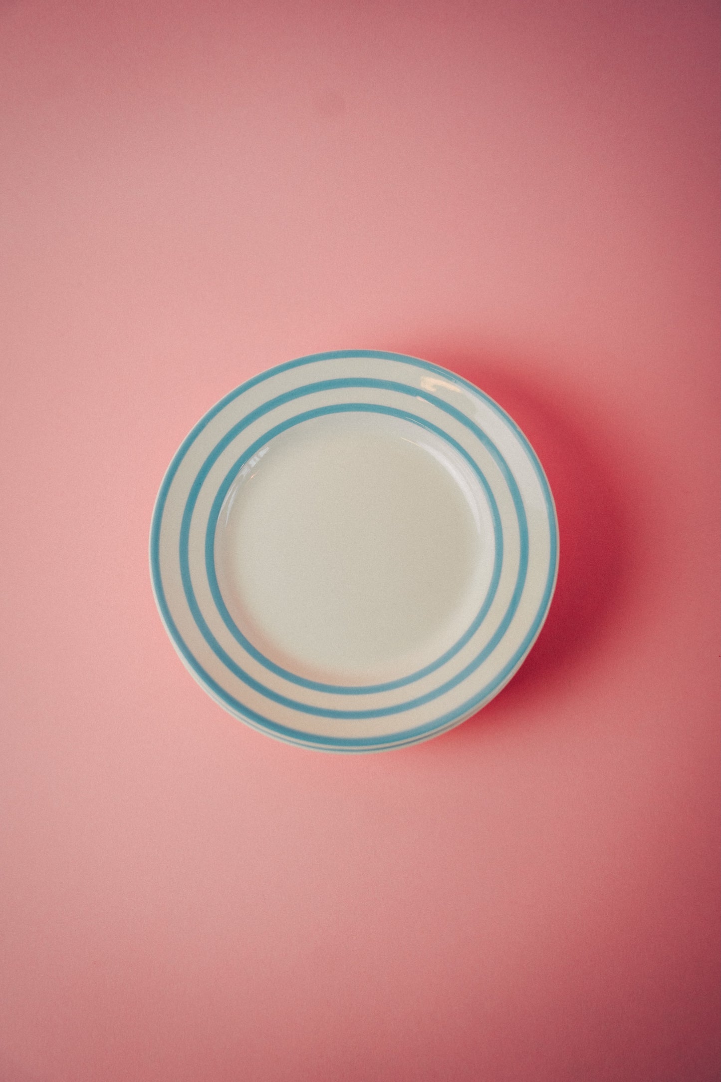 four blue striped plates