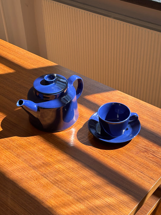blue tea set