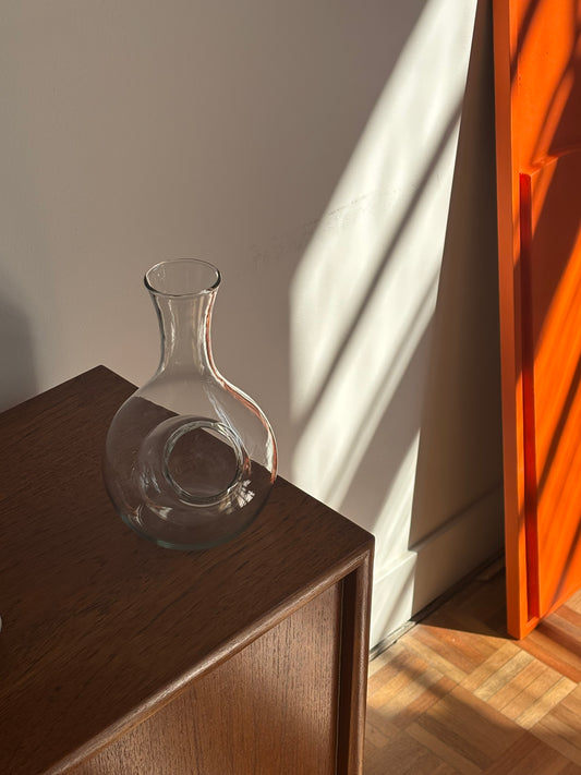carafe with ice pocket