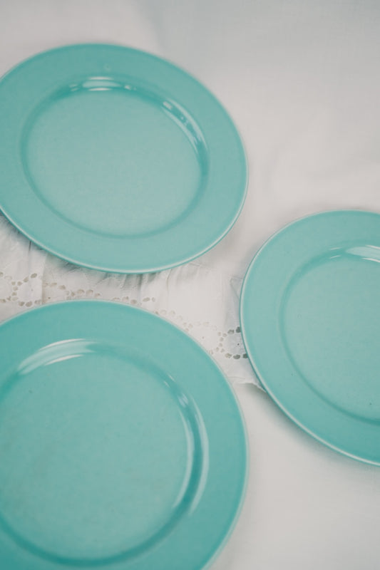 five turquoise plates